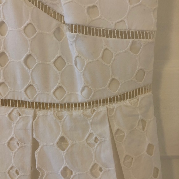 Beautiful White Eyelet dress - Picture 4 of 7